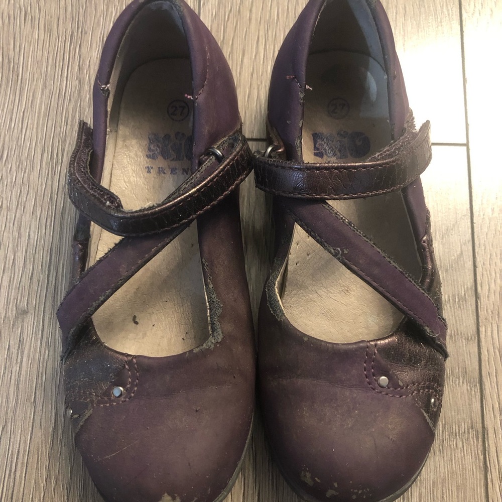 Kio Trend purple size 27 (9.5 US) girls dress shoes with Velcro closure